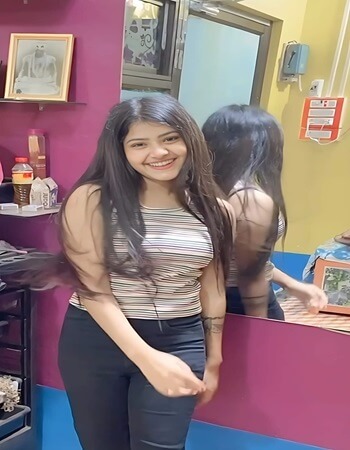 Cute call girl in Pune